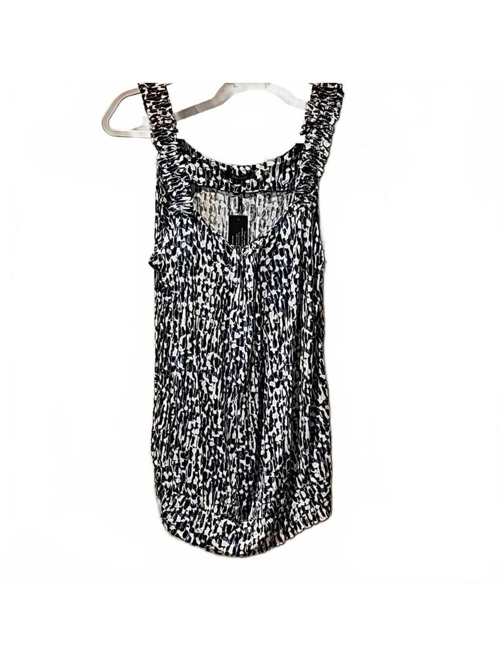 Daisy Fuentes tank size L. NWT